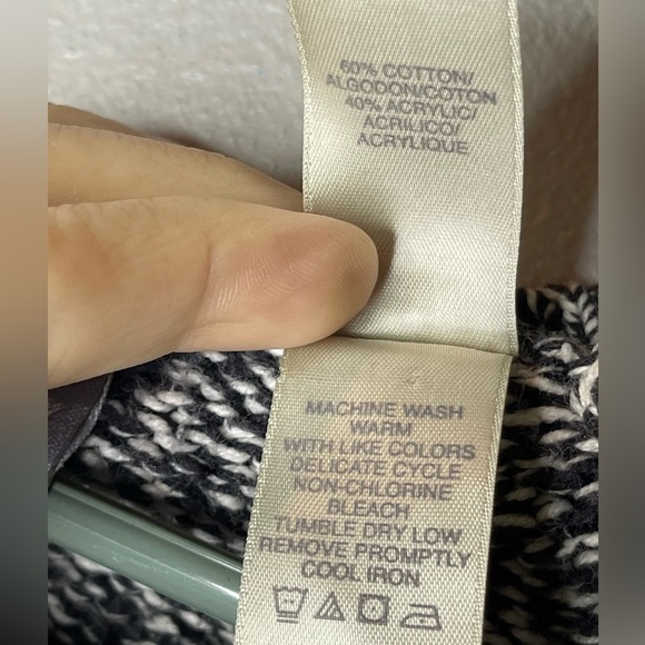 First Issue by Liz Claiborne Black & White Knit Sweater, L - Picture 5 of 6